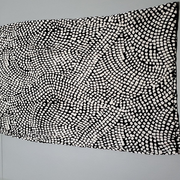 H&M Black and White Animal Print Pattern Bodycon V-Neck Dress Size S - Picture 4 of 8